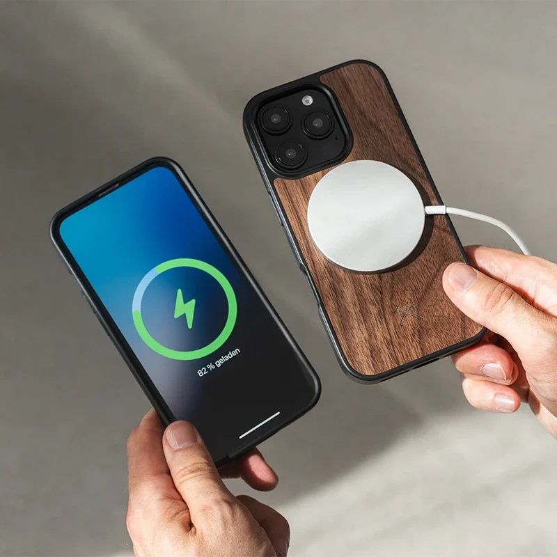 Coque iPhone 18 Pro Max en noyer avec MagSafe