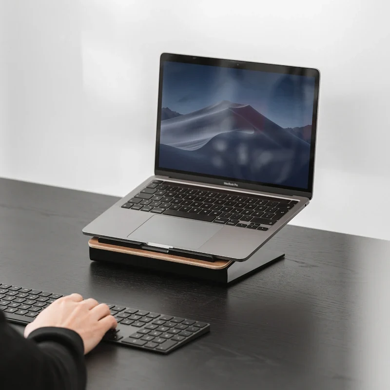 Rehausse pour ordinateur portable en noyer