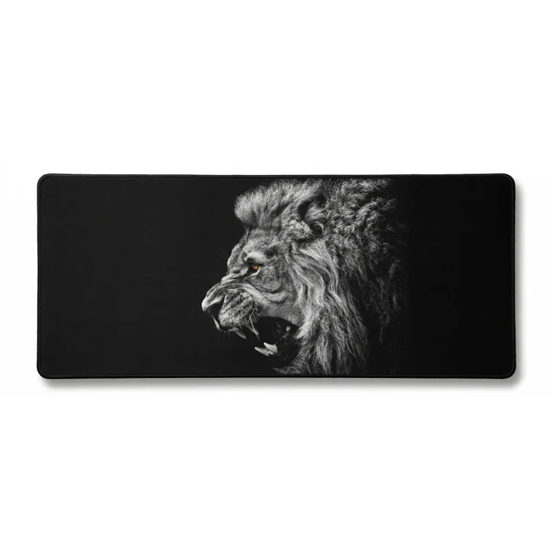 Tapis de Souris XXL Lion — Rugissement Sauvage Noir et Blanc | PopMyPad