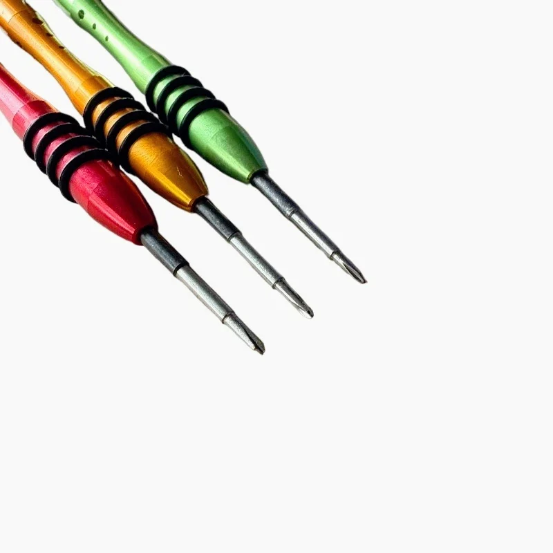 Tournevis tri-wing Y 0.6, 1.5 et 2.0 mm — les trois diamètres de la vis à trois ailes