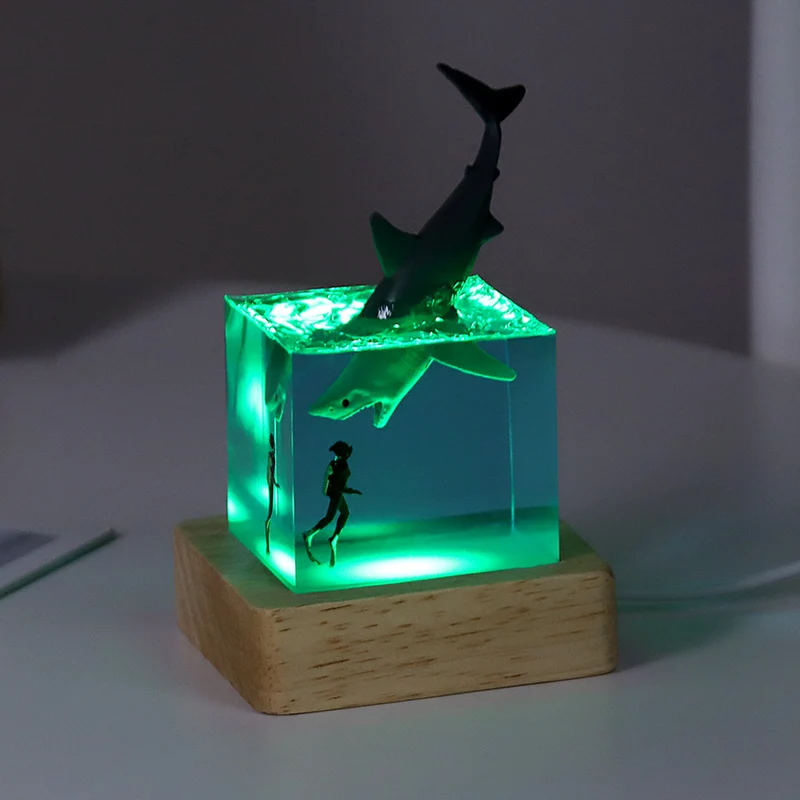 Veilleuse cube en résine scène océan — 5 sujets marins, socle lumineux USB