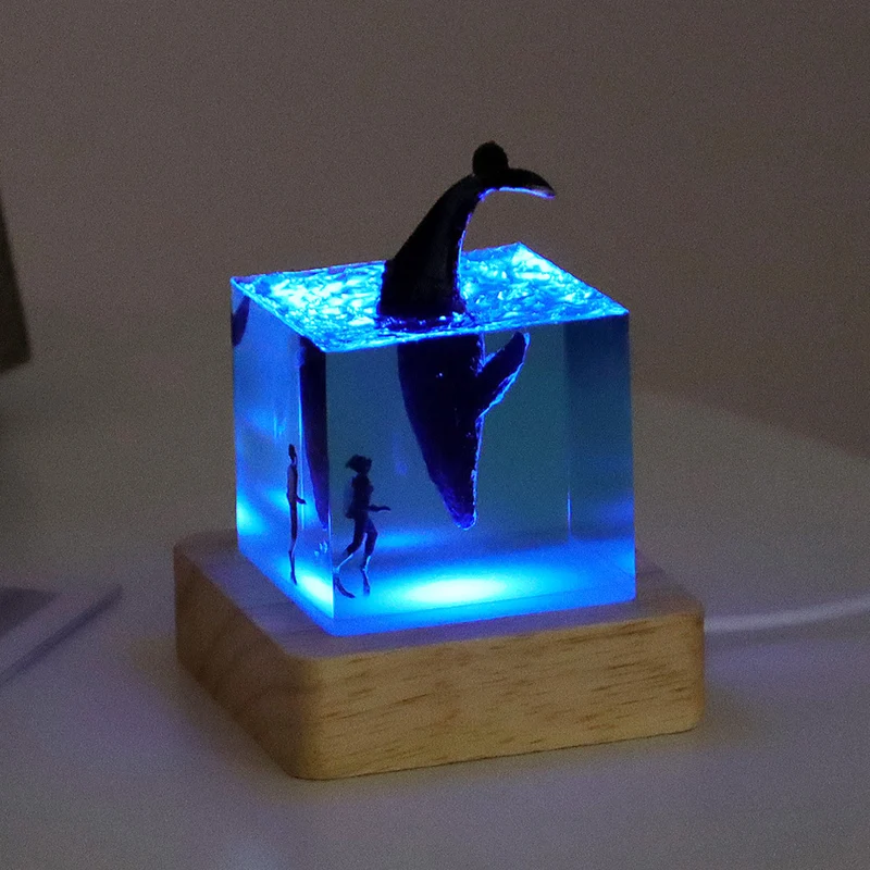 Veilleuse cube en résine scène océan — 5 sujets marins, socle lumineux USB