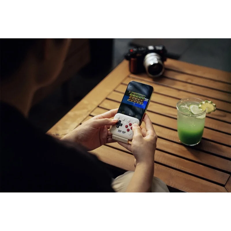 Manette 8BitDo FlipPad pour smartphone — croix et boutons ABXY à rabat, connexion USB-C