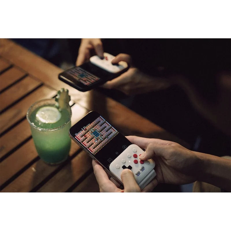 Manette 8BitDo FlipPad pour smartphone — croix et boutons ABXY à rabat, connexion USB-C