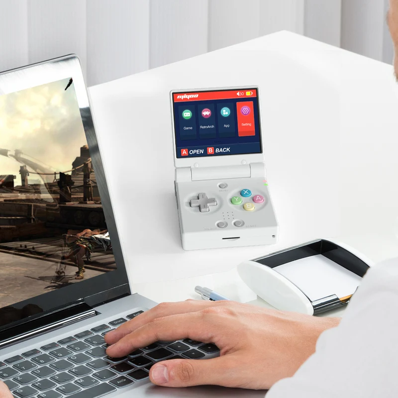 Miyoo Mini Flip — console rétro portable à clapet, format poche
