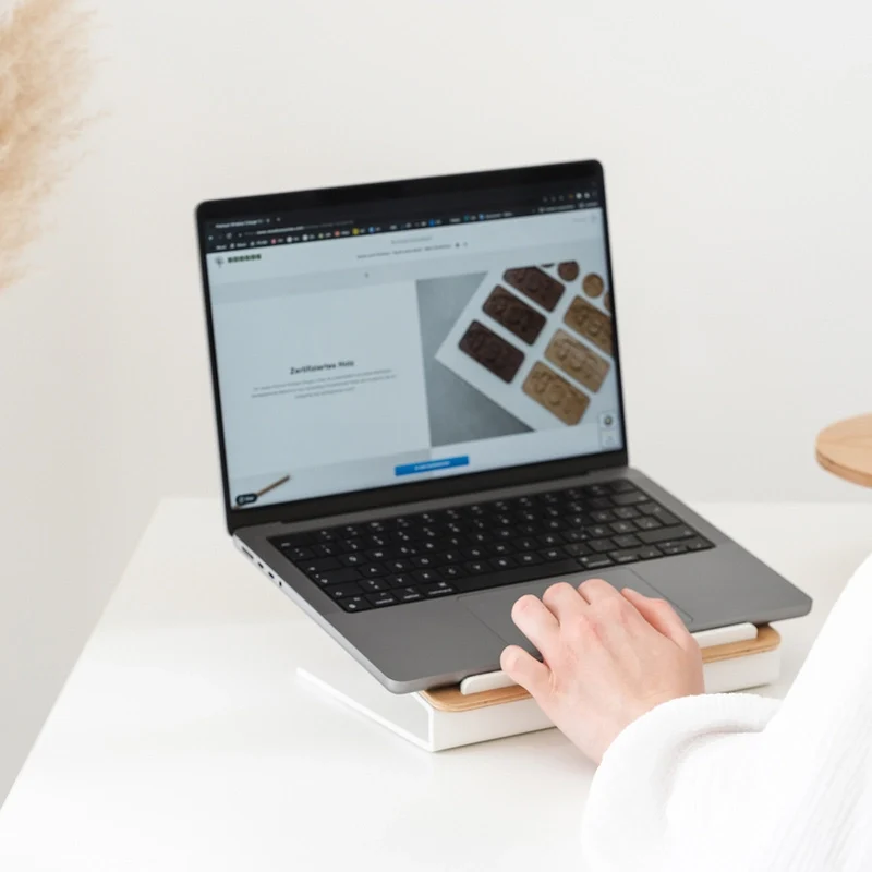 Rehausse pour ordinateur portable en chêne