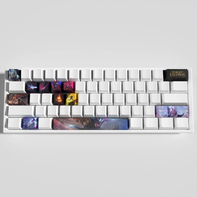 Keycaps Yone League of Legends – Esprit japonais sur clavier gris et blanc
