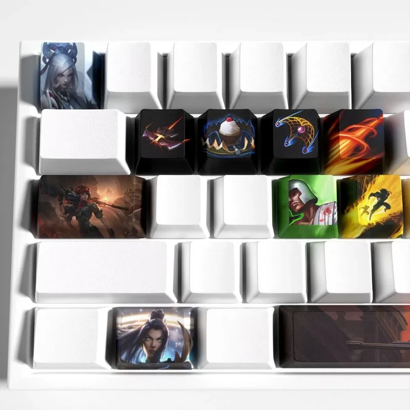 Keycaps Caitlyn League of Legends – finesse de gravure et légendes qui restent lisibles