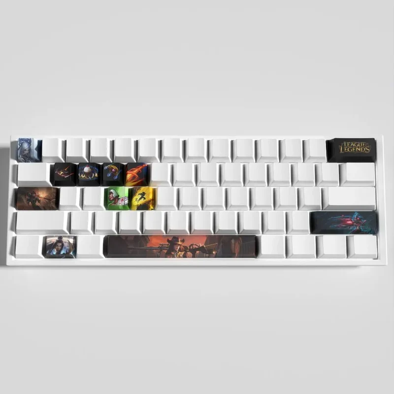 Keycaps Caitlyn League of Legends – finesse de gravure et légendes qui restent lisibles