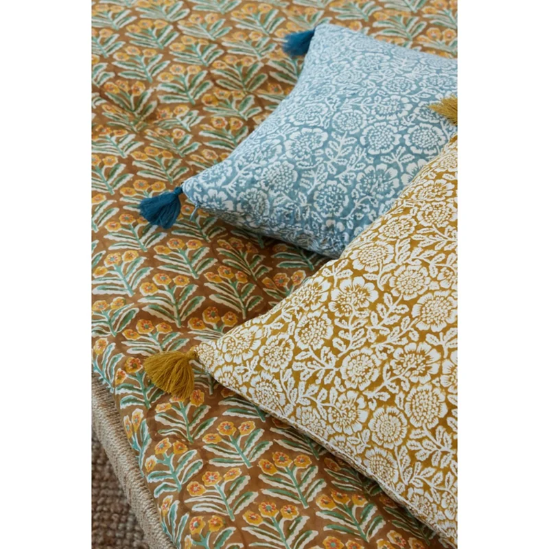 Coussin à fleurs bronze