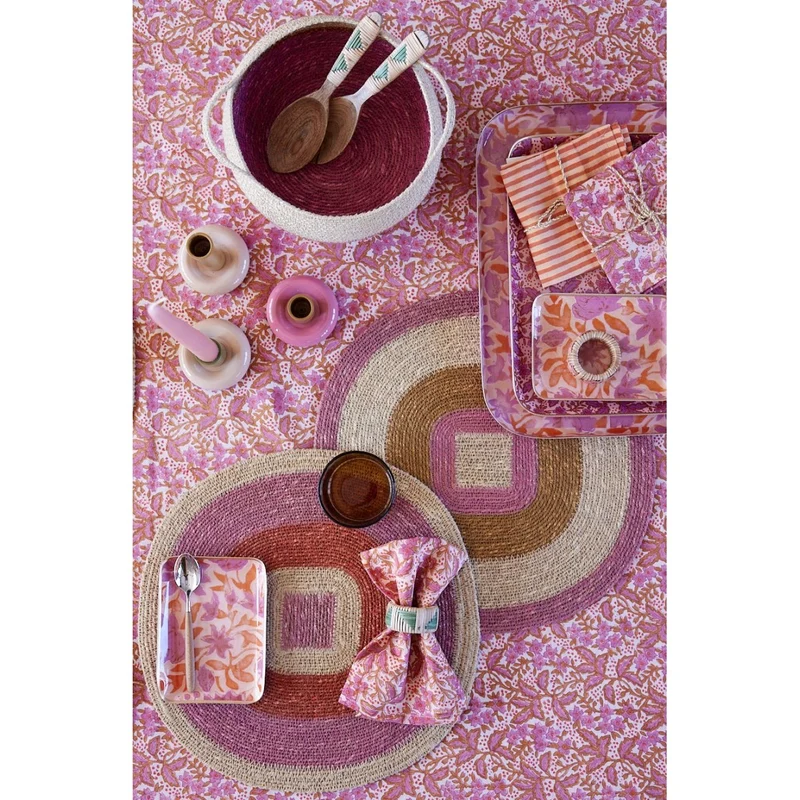 Nappe à fleurs mauve