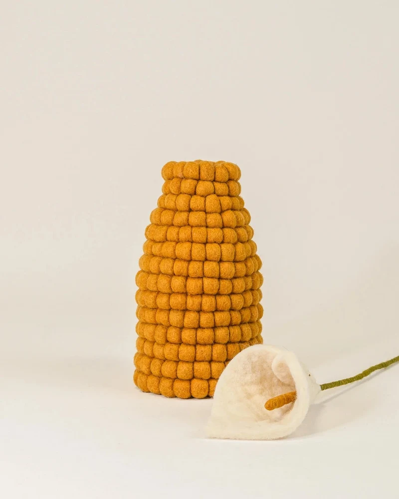 Vase laine ocre