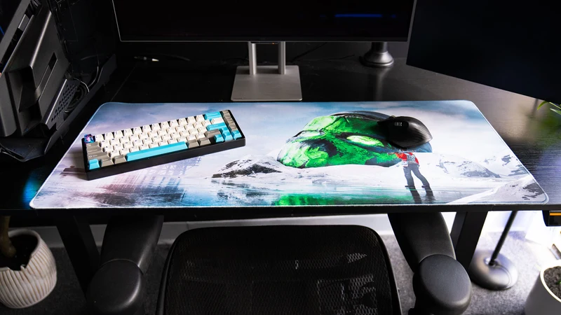 "Frozen Paradise" — Oilrat Deskmat