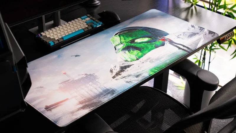 "Frozen Paradise" — Oilrat Deskmat
