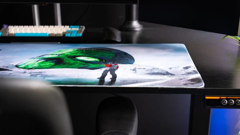 "Frozen Paradise" — Oilrat Deskmat