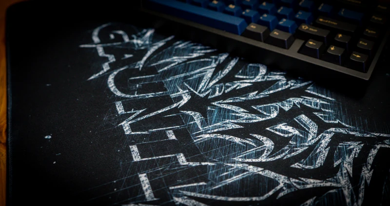 "Hand of Desolation" — Zizaran Deskmat