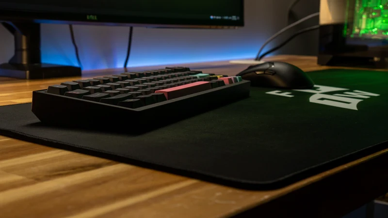"Apex Grip" — FP1Will Deskmat