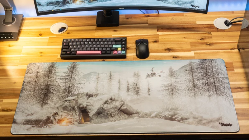 "Snowscape" — Tahliaaj Deskmat