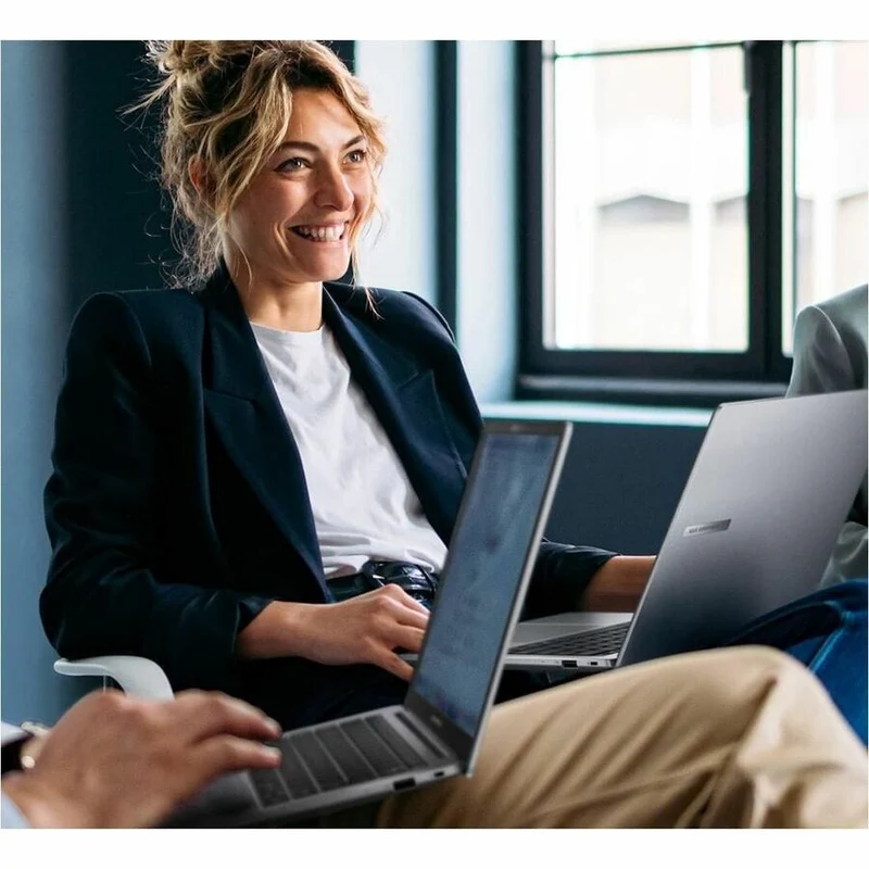 Ordinateur portable Asus ExpertBook P5 P5405 P5405CSA-P73-CB 14" Copilot+ - WQXGA - Intel Core Ultra 7 258V - 32 Go - SSD 1 To - Gris brumeux P5405CSA-P73-CB