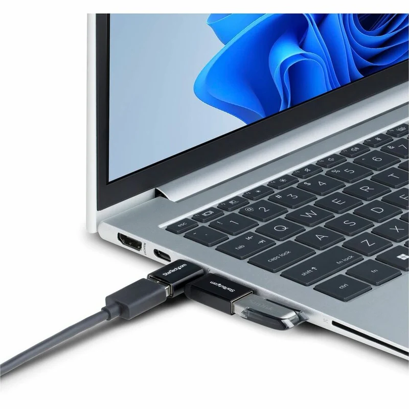 StarTech.com Adaptateur USB-C vers USB-A à angle droit, USB 5 Gbit/s, adaptateur compact USB-C mâle vers USB-A femelle, boîtier métallique durable, M/F USB31CAADGCPRA
