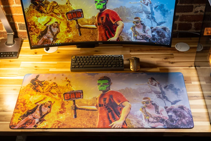 "Camomo_10 - THE BANHAMMER" — Rust Deskmat