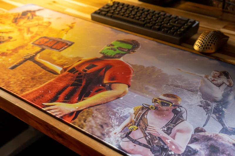 "Camomo_10 - THE BANHAMMER" — Rust Deskmat