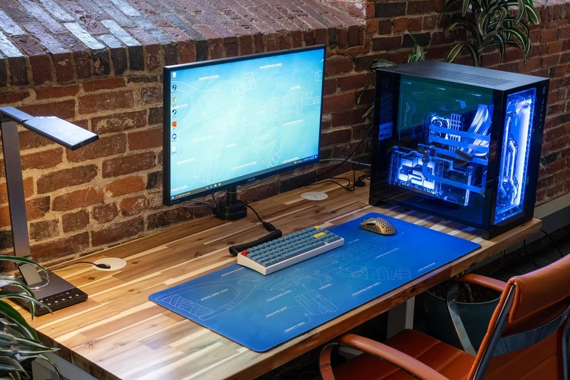 "Tacularr" — Signature Deskmat