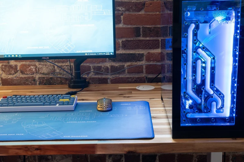 "Tacularr" — Signature Deskmat