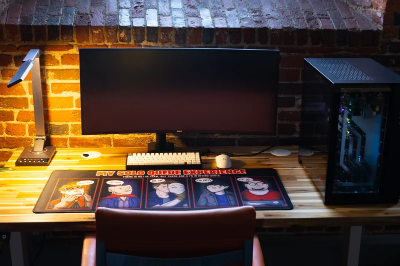 "My Solo Queue Experience" — Rav Deskmat