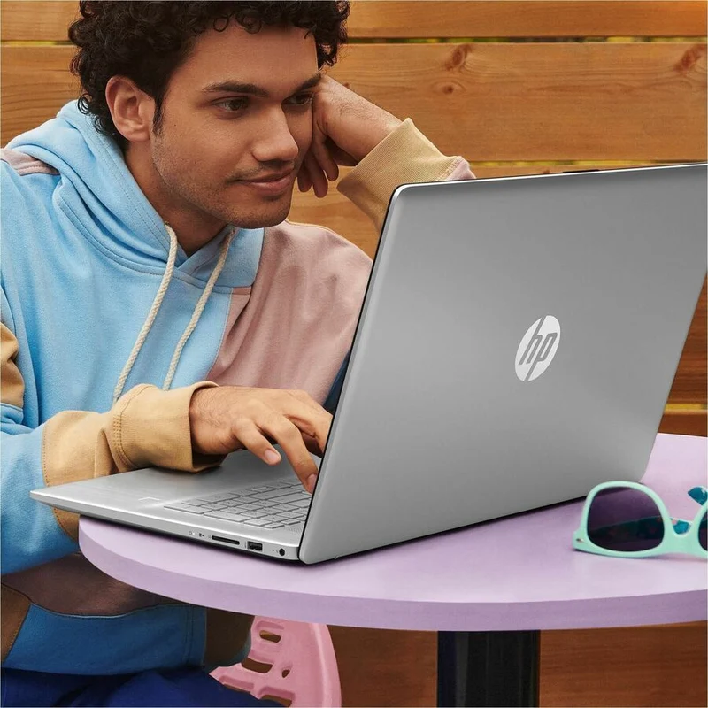 Ordinateur portable HP 17-c3000 17-cn3010ca 17.3" - Full HD - Intel Core i5 13e génération i5-1335U - 8 Go - SSD 1 To - Argent naturel 7P9W1UA#ABL