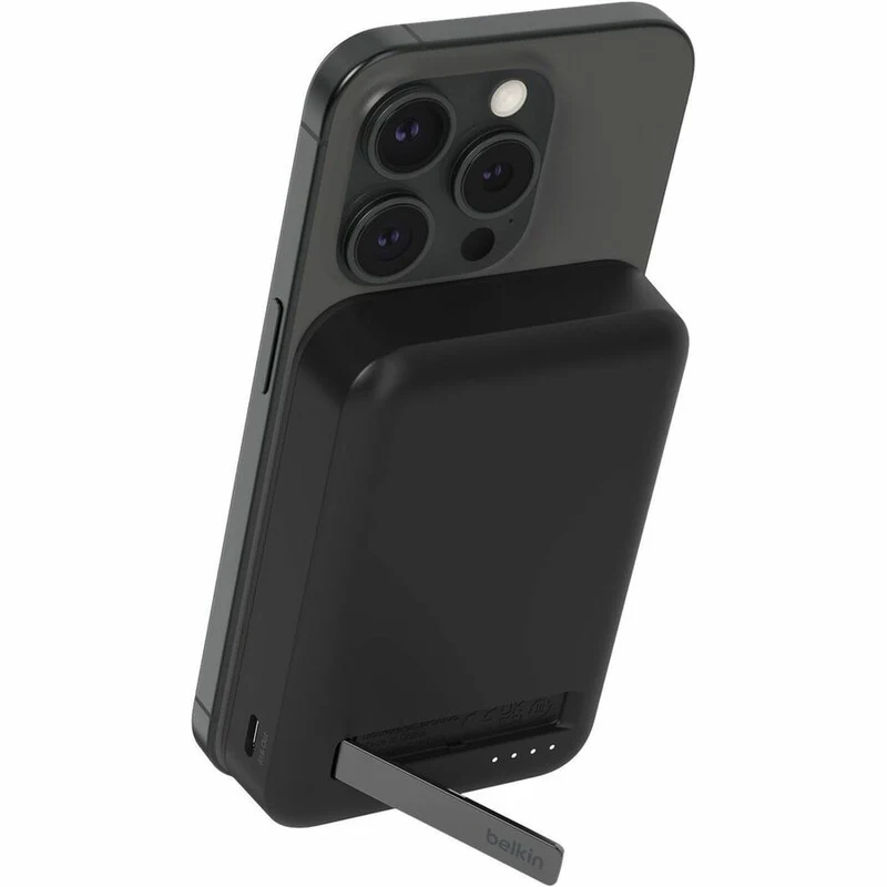 Batterie externe magnétique Belkin BoostCharge Pro avec Qi2 15 W 10 K BPD008BTBK