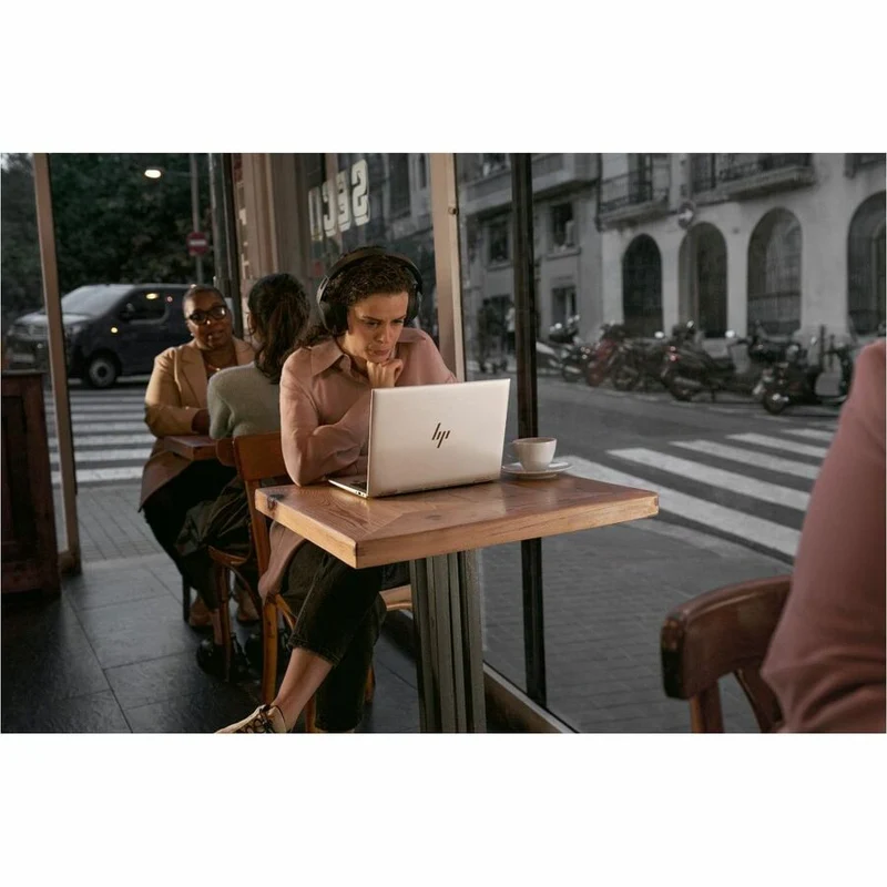 Ordinateur portable HP EliteBook 6 G1i 14" - WUXGA - Intel Core Ultra 7 265U - Technologie vPro - 16 Go - SSD 512 Go - Clavier anglais et français - Aluminium Pike Silver BD5J3UT#ABL