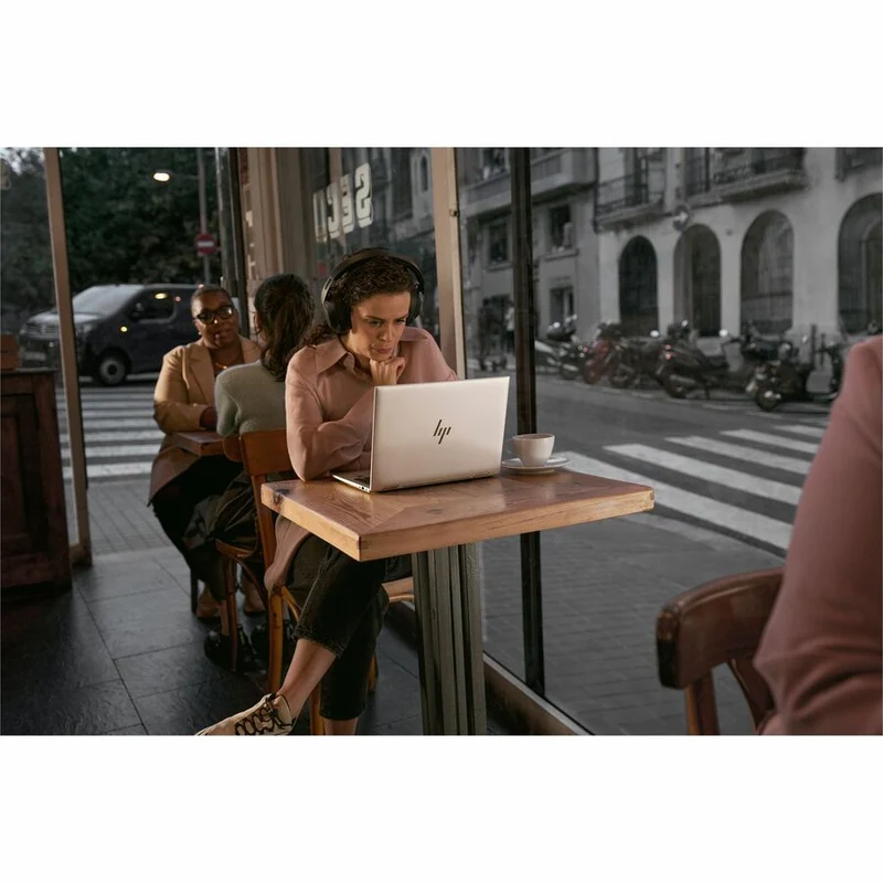 Ordinateur portable HP EliteBook 6 G1a 16" avec écran tactile - WUXGA - AMD Ryzen 5 230 - 16 Go - SSD 512 Go - Clavier anglais et français - Aluminium Pike Silver BM4Y7UT#ABL