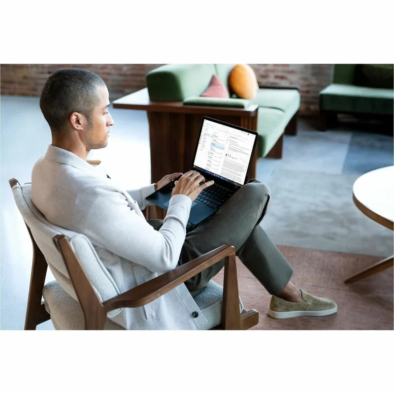 Ordinateur portable Microsoft Surface Laptop 6 13.5" à écran tactile - Intel Core Ultra 7 - 32 Go - SSD 1 To - Clavier anglais et français - Noir EP2-34396