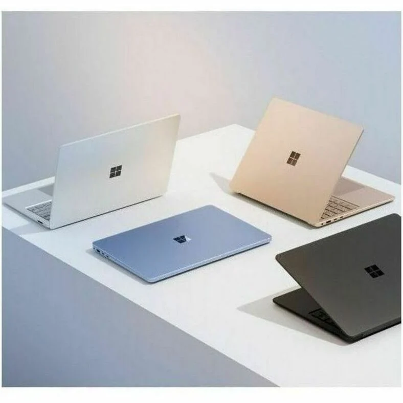 Microsoft Surface Laptop 7 13.8" Écran tactile Copilot+ PC Notebook - Intel Core Ultra 7 - 16 Go - SSD 512 Go - Clavier anglais - Noir EP2-22270
